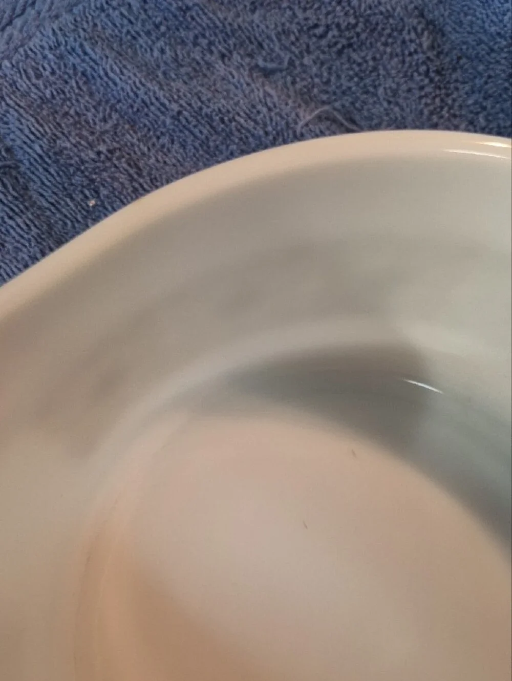 Vintage Pyrex Cinderella round casserole dish With Verde Square Flowers 1 1/2 Qt